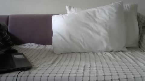 medusalady online show from February 8, 2025, 9:13 am