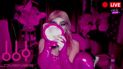 Snapshot of medusaprey chatting on April 21, 2026, 2:56 pm THE QUEEN ALPHA Queen Medusa Prey online show from April 21, 2026, 2:56 pm