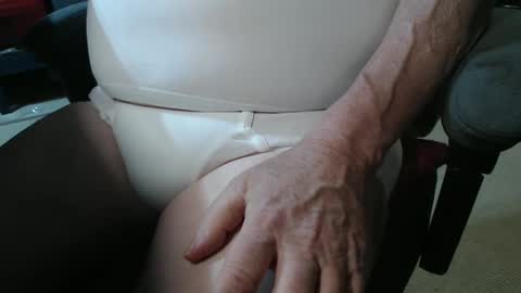 Snapshot of mee9090e900 chatting on September 17, 2025, 7:59 pm mee9090e900 online show from September 17, 2025, 7:59 pm