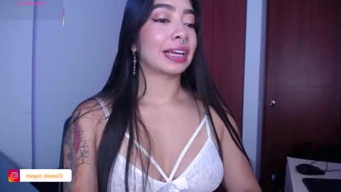 Snapshot of megan_bluee_ chatting on November 25, 2025, 2:17 pm Megan Bluee online show from November 25, 2025, 2:17 pm