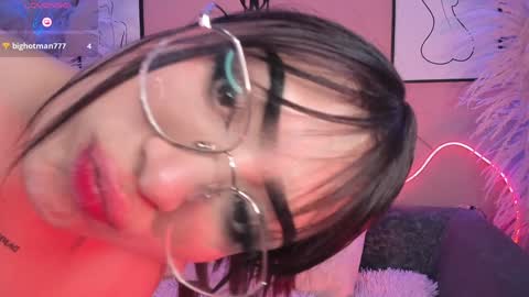 Snapshot of megan_moore__ chatting on December 19, 2024, 5:18 pm online show from December 19, 2024, 5:18 pm