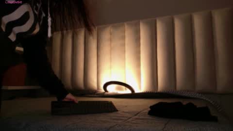     online show from November 13, 2025, 12:04 pm