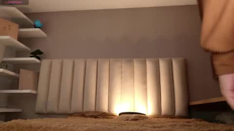     online show from November 27, 2025, 12:07 pm