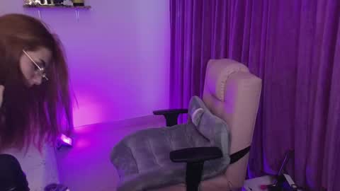                 Laura                 online show from January 14, 2025, 10:55 pm