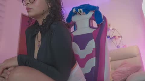 MEGAN  online show from November 21, 2025, 9:13 pm