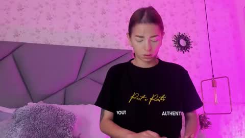 meganandtayler online show from November 18, 2025, 11:47 am