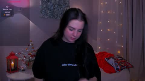 Meganberry online show from December 18, 2025, 7:53 pm