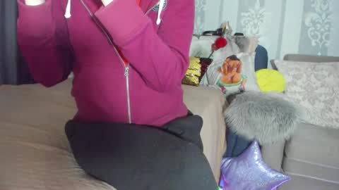 Nicki--------- Welcome to my Room online show from February 15, 2025, 6:55 pm