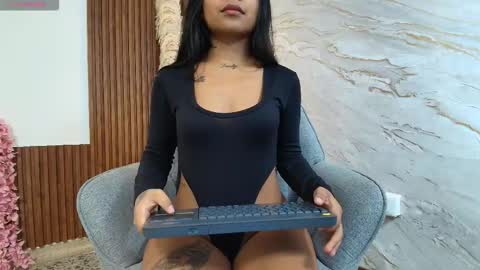 Snapshot of megannlee_ chatting on October 16, 2025, 2:18 pm M E G A N online show from October 16, 2025, 2:18 pm