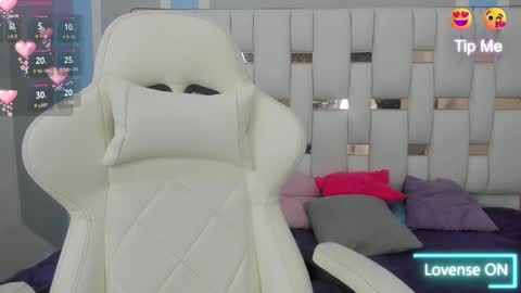 Megan Queen online show from November 15, 2025, 1:07 pm