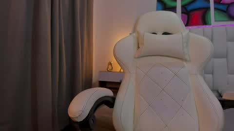 Snapshot of meganqueen2 chatting on April 17, 2026, 1:03 pm Megan Queen online show from April 17, 2026, 1:03 pm