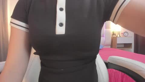 Snapshot of meganqueen2 chatting on May 2, 2026, 12:43 pm Megan Queen online show from May 2, 2026, 12:43 pm