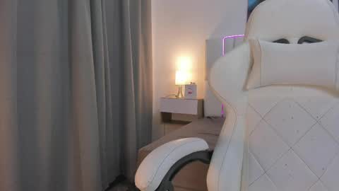 Snapshot of meganqueen2 chatting on May 13, 2026, 12:24 pm Megan Queen online show from May 13, 2026, 12:24 pm