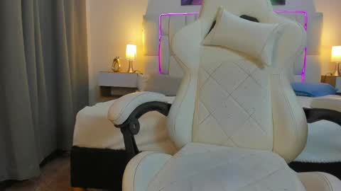 Snapshot of meganqueen2 chatting on May 29, 2026, 12:47 pm Megan Queen online show from May 29, 2026, 12:47 pm