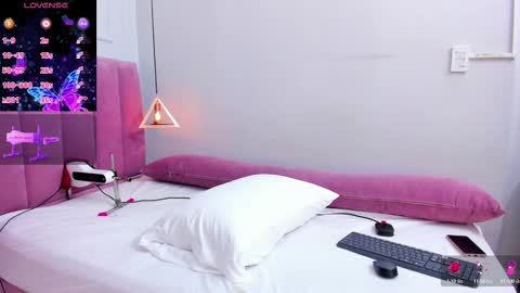 Megan  online show from September 25, 2025, 7:28 pm