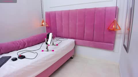 Megan  online show from October 16, 2025, 7:59 pm