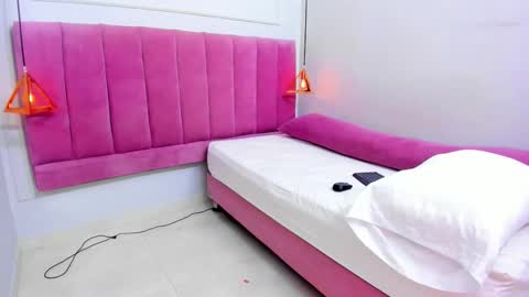 Megan  online show from October 20, 2025, 7:58 pm