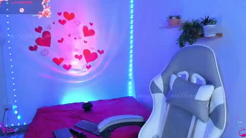 Snapshot of meggan_millerr chatting on June 19, 2026, 1:54 am online show from June 19, 2026, 1:54 am