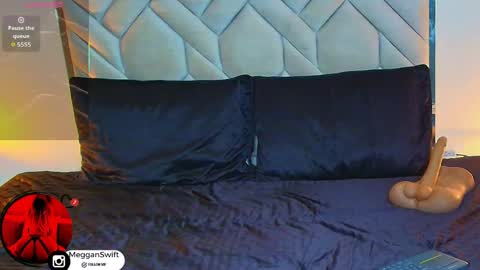 Snapshot of megganswift_ chatting on May 3, 2026, 5:02 am Megan 3 online show from May 3, 2026, 5:02 am