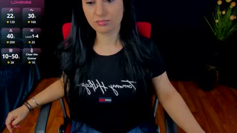 Miss Meghan or MM    online show from December 15, 2025, 12:42 pm