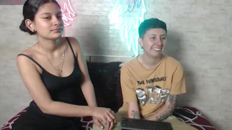 Snapshot of mei_and_gaby chatting on October 8, 2025, 4:10 am mei and gaby online show from October 8, 2025, 4:10 am