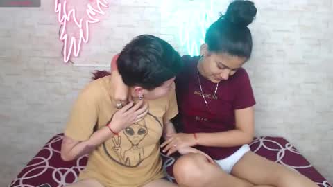 Snapshot of mei_and_gaby chatting on October 16, 2025, 4:24 am mei and gaby online show from October 16, 2025, 4:24 am