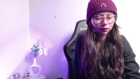 Mei online show from April 21, 2026, 1:07 am