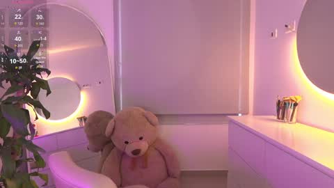 meiis3 online show from September 8, 2025, 10:53 pm