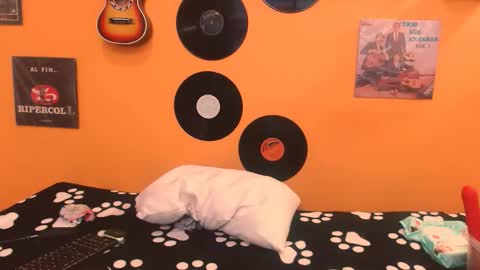 MEIS online show from November 23, 2025, 3:06 am