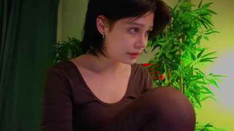 Snapshot of melan1e_ chatting on February 23, 2025, 9:37 pm mel online show from February 23, 2025, 9:37 pm