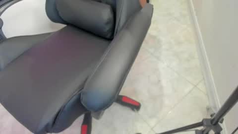 Snapshot of melan_owen chatting on May 8, 2026, 11:04 am melan_owen online show from May 8, 2026, 11:04 am