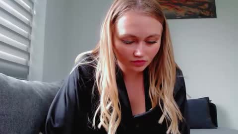 Snapshot of melani_a chatting on June 2, 2026, 12:29 pm Melania online show from June 2, 2026, 12:29 pm