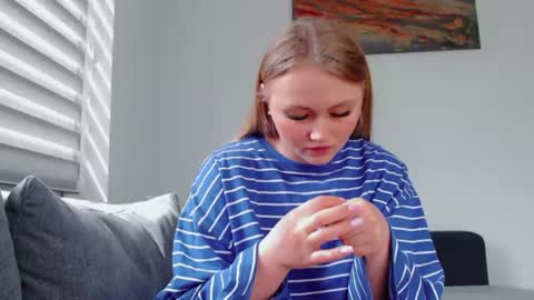 Snapshot of melani_a chatting on June 13, 2026, 12:36 pm Melania online show from June 13, 2026, 12:36 pm