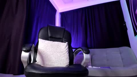 melani greyy online show from February 18, 2025, 11:19 pm