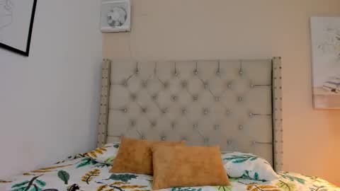 melania_xtreme online show from April 1, 2026, 2:12 am