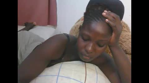 Snapshot of melanie_bae1 chatting on May 18, 2026, 4:46 pm melanie_bae1 online show from May 18, 2026, 4:46 pm