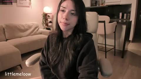 Snapshot of melanie_owo chatting on July 23, 2026, 11:35 pm Melanie online show from July 23, 2026, 11:35 pm