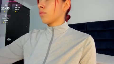 Melanie roux  online show from December 2, 2025, 12:32 pm