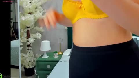 Melanie online show from November 18, 2025, 1:00 am