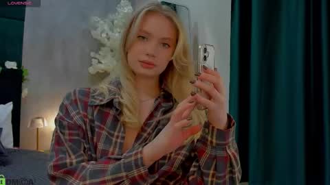 Melanie online show from November 22, 2025, 1:04 am