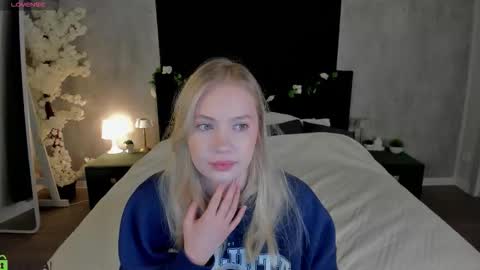 Melanie online show from December 2, 2025, 1:00 am