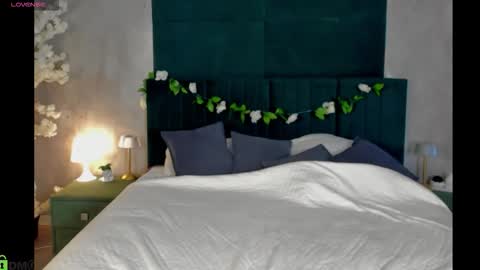 Melanie online show from December 3, 2025, 1:13 am