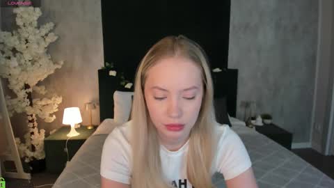 Melanie online show from December 15, 2025, 12:37 am