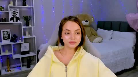 MelanieAlves online show from April 13, 2026, 8:36 pm