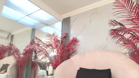 Snapshot of melaniepatton chatting on September 23, 2025, 12:19 pm Melanie online show from September 23, 2025, 12:19 pm