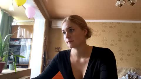 Snapshot of melaniepavan chatting on November 28, 2025, 7:22 am Marry online show from November 28, 2025, 7:22 am