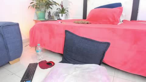 Snapshot of melaniie_roussel chatting on May 27, 2026, 1:57 am melaniie_roussel online show from May 27, 2026, 1:57 am