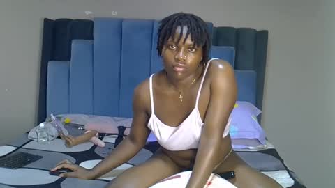 Snapshot of melanin_moon chatting on June 8, 2026, 1:44 pm Moon online show from June 8, 2026, 1:44 pm