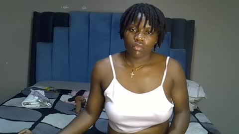 Snapshot of melanin_moon chatting on June 10, 2026, 2:01 am Moon online show from June 10, 2026, 2:01 am