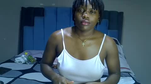 Snapshot of melanin_moon chatting on June 18, 2026, 11:14 am Moon online show from June 18, 2026, 11:14 am